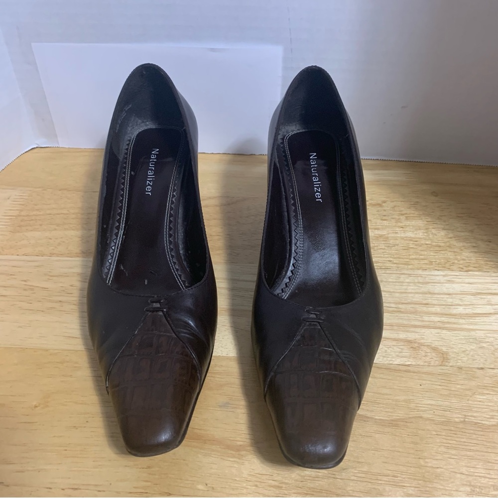 vintage naturalizer womens classic leather bow accent kitten heel shoes. 7.5N